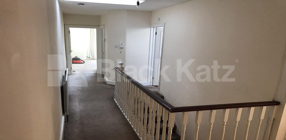 			LET , 2 Bedroom, 1 bath, 1 reception Apartment			 Cavendish Road , Clapham South 